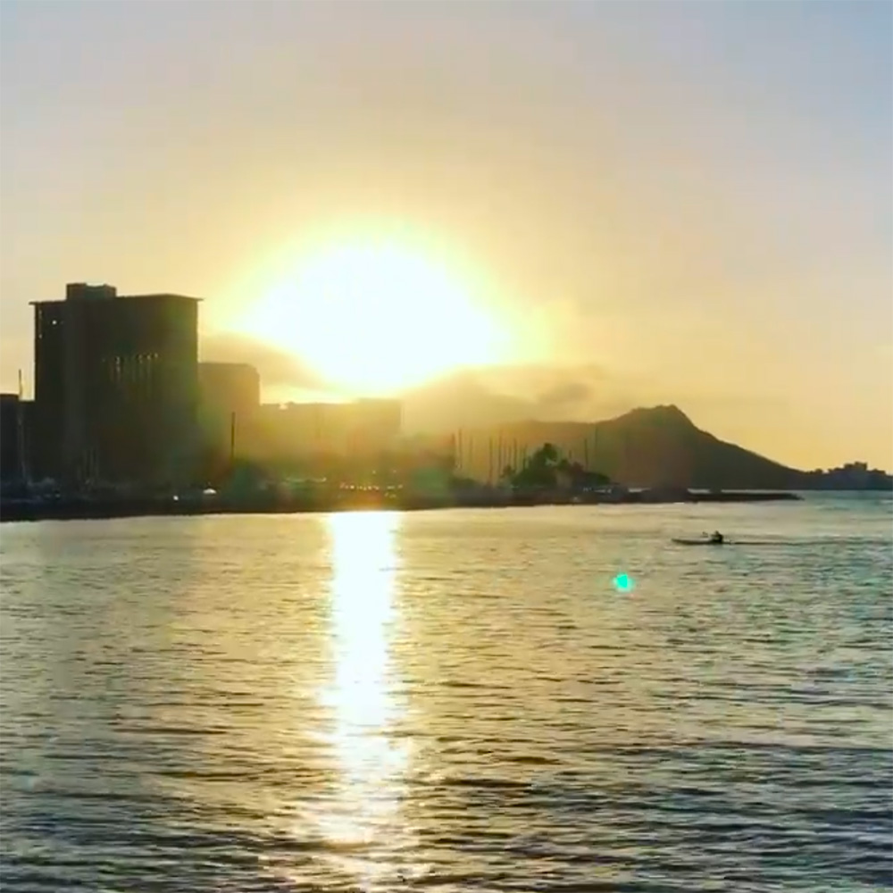 12月13日 日 の日の出の瞬間を撮ってみました ハワイ ロミロミマッサージ キューブ ハワイマッサージ フェイシャル