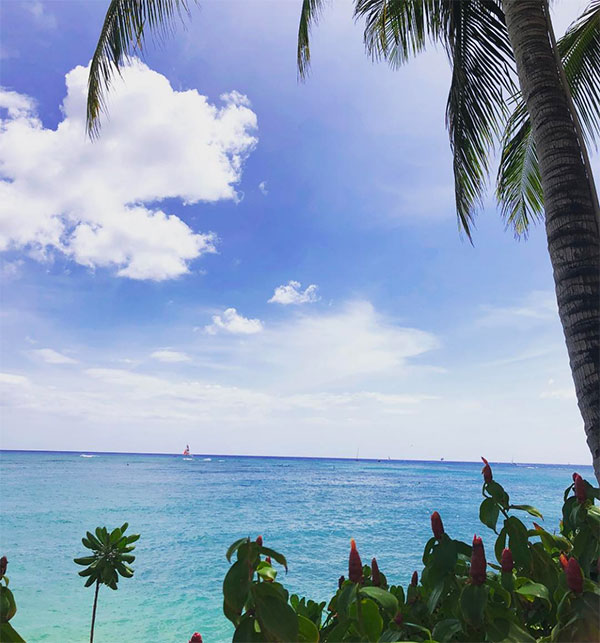 最近ハワイも夏らしい暑さ 海も空も青く輝いてます ハワイ ロミロミマッサージ キューブ ハワイマッサージ フェイシャル